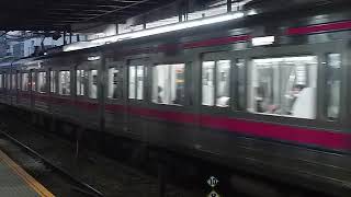 早朝の京王線 京王8000系「新宿行き」下高井戸駅到着