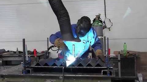 KEMPER extraction arm with flange-shaped hood for welding fumes