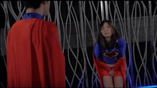 SUPERLADY FACES A TIME-STOPPING MACHINE