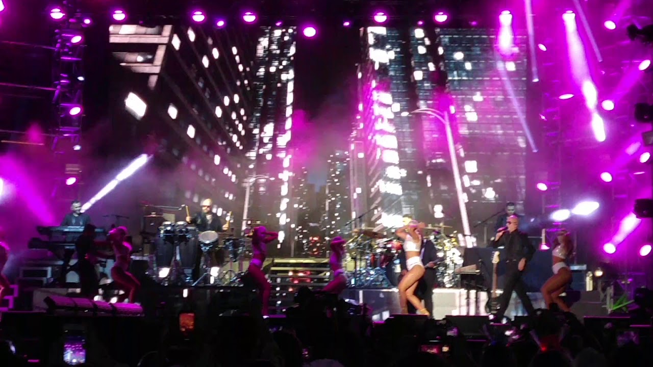 Fiesta de fin de año en Miami con Pitbull. YouTube