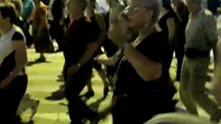 20100621 20:29 Jerusalem. Mamilla, Monday dancing