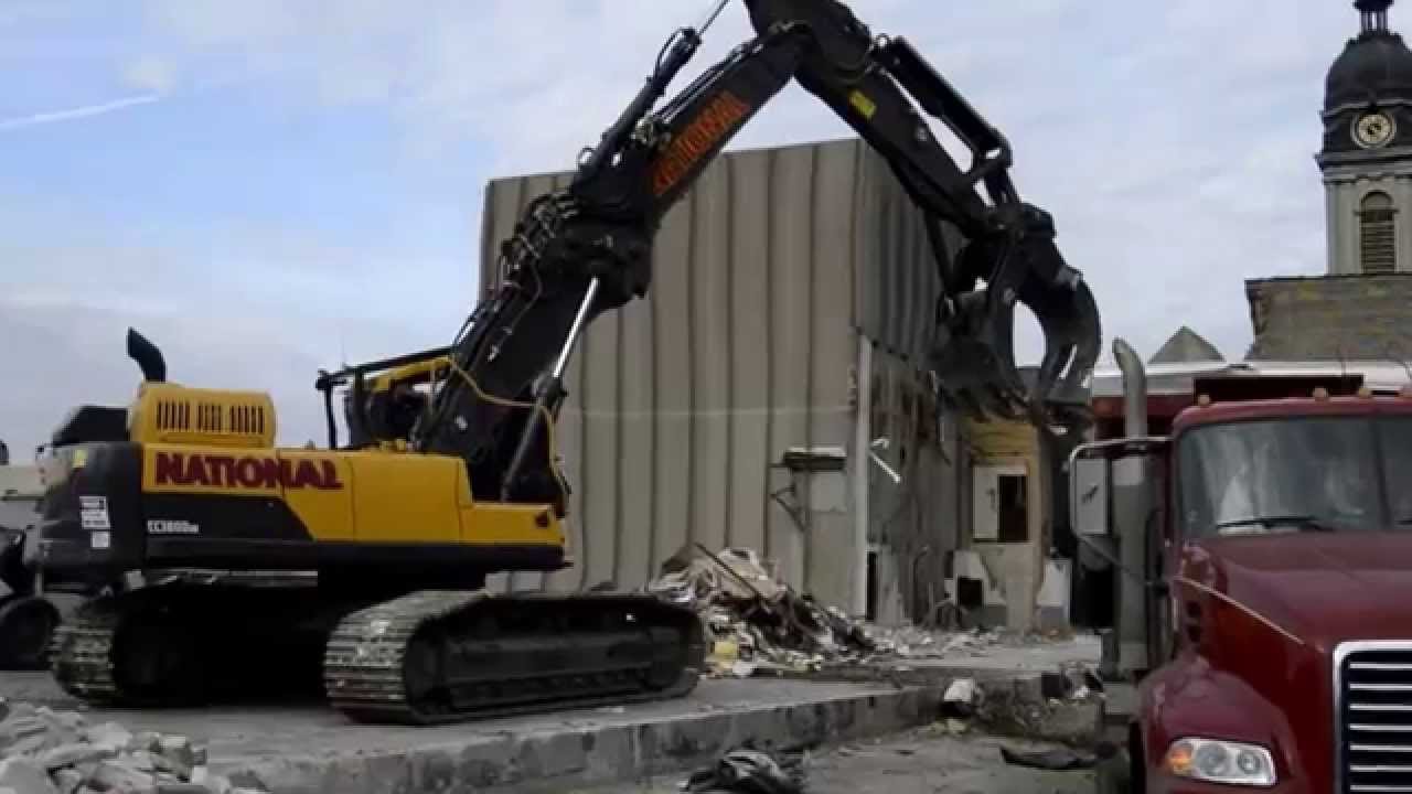 Volvo EC 380D HR with LaBounty HDR70 Grapple - YouTube
