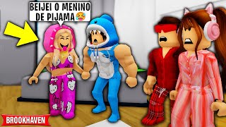 ESPIONAMOS um CASAL de TRAIDORES na FESTA do PIJAMA e ISSO ACONTECEU... BROOKHAVEN RP Roblox