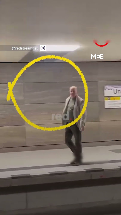 Man threatens Muslim woman wearing Palestinian keffiyeh in Berlin station
