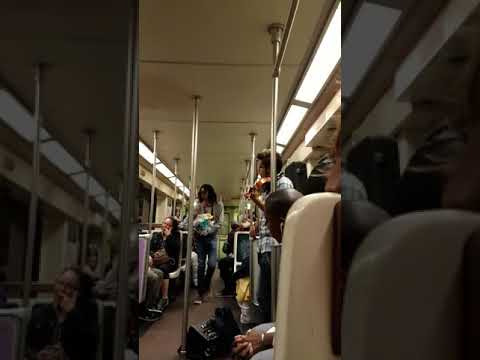 Videó: Városnézés metróval: Red Line Tour of Los Angeles