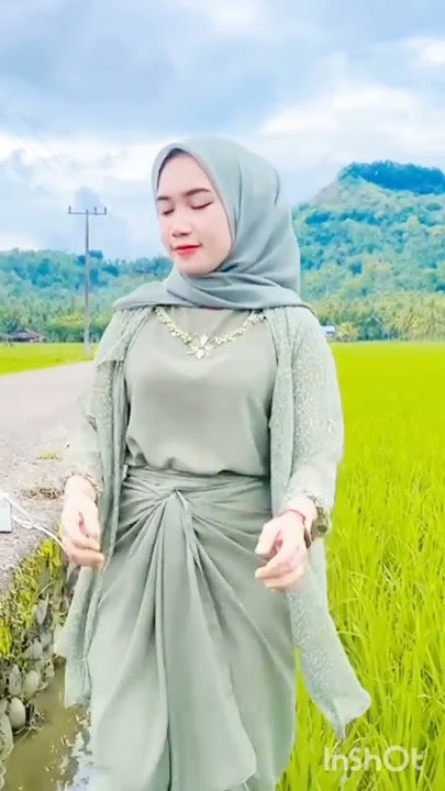 gadis cantik jalan jalan ke sawah #vidioshort .