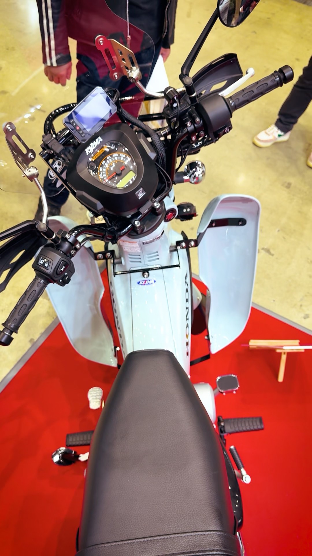 クロスカブにレトロなレッグシールドを！【東京モーターサイクルショー
