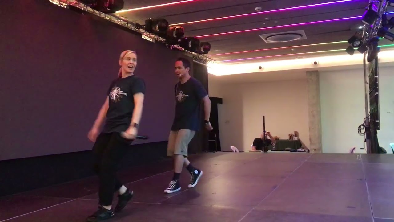 GOLDEN X - LINE DANCE (DEMO par Fiona & Roy HADISUBROTO)