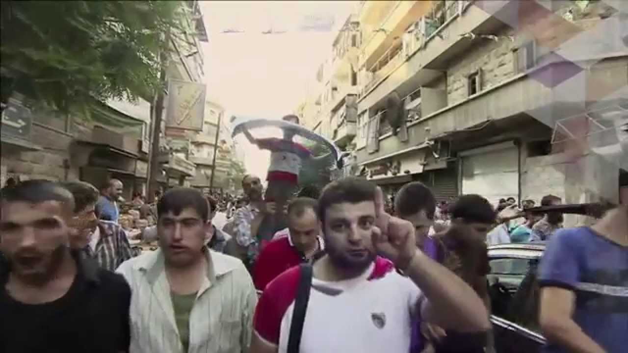"كنت أتعرض لإطلاق النار من قبل القناصة": مخرج أفلام يخاطر بحياته ليروي قصة حلب