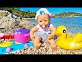 Baby Annabell -nukke rannalla. Kokataan leluruokaa vauva-ankalle ja katsotaan vauvanuken aamurutiini