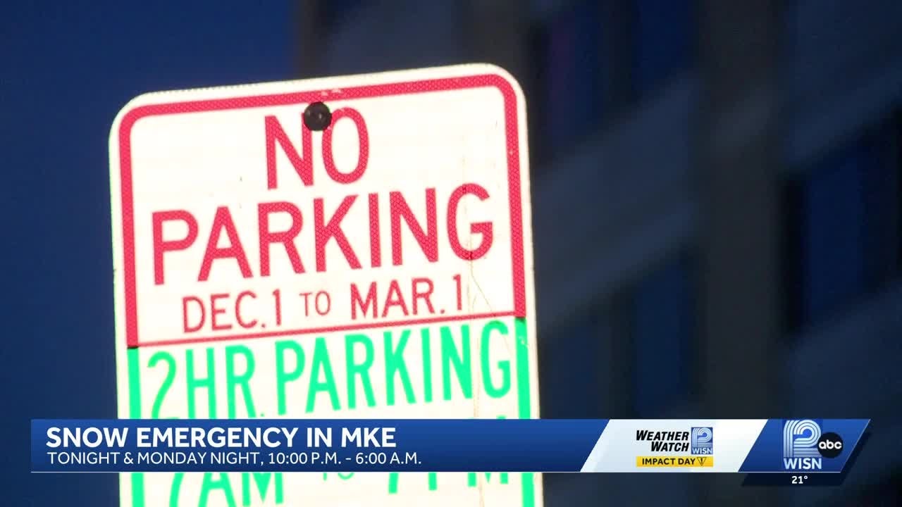 City of Milwaukee declares snow emergency - YouTube