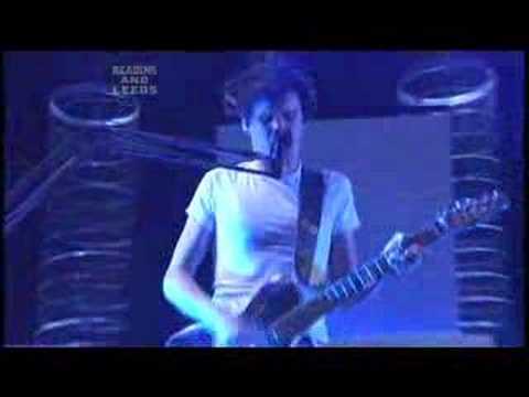Muse - Showbiz ( Reading Festival 06' )