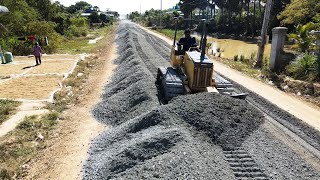 Best Bulldozer KAMATSU D20 Skill Pushuing Gravel Build Foundation Road, Road Construction Standard