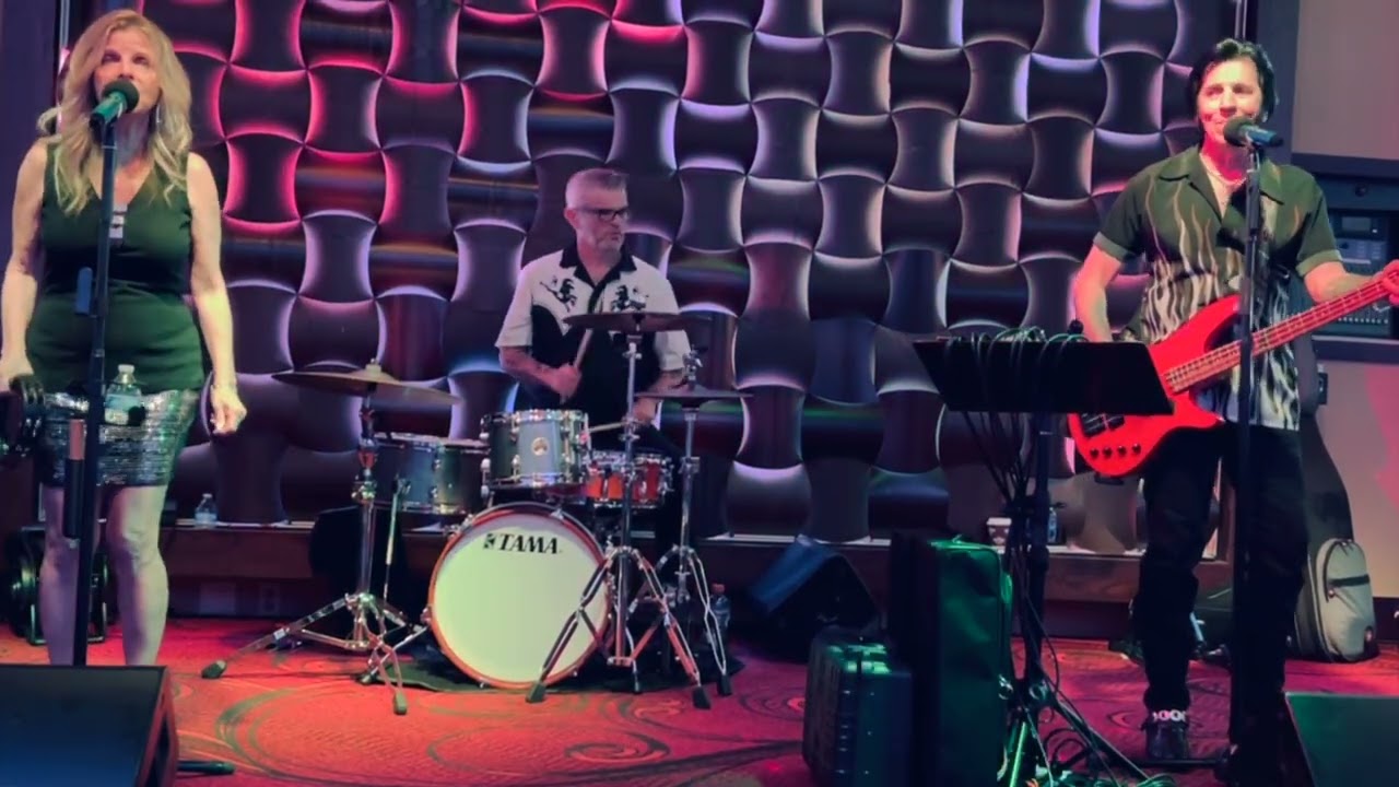 TAT2 TRIO HARD ROCK CASINO