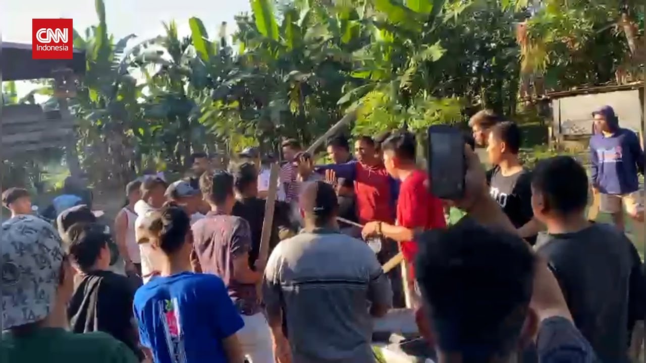 Tangkap Bandar Narkoba, Polisi Lompat Ke Sungai Diserang Warga