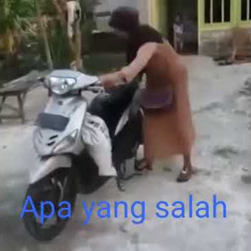 lucu emak-emak engkol sepeda motor