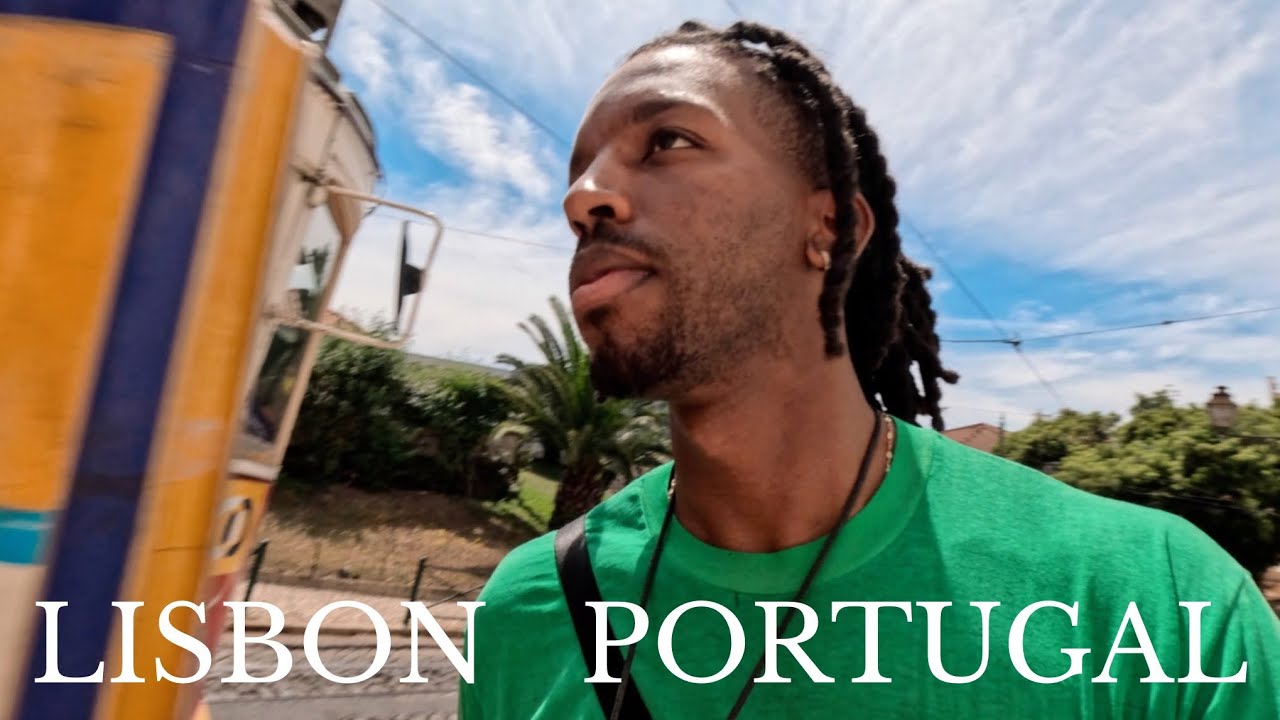 Street Photography in Lisbon, Portugal (Yashica T5 - Portra 400)