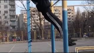 Прыжок с турника на верхний турник