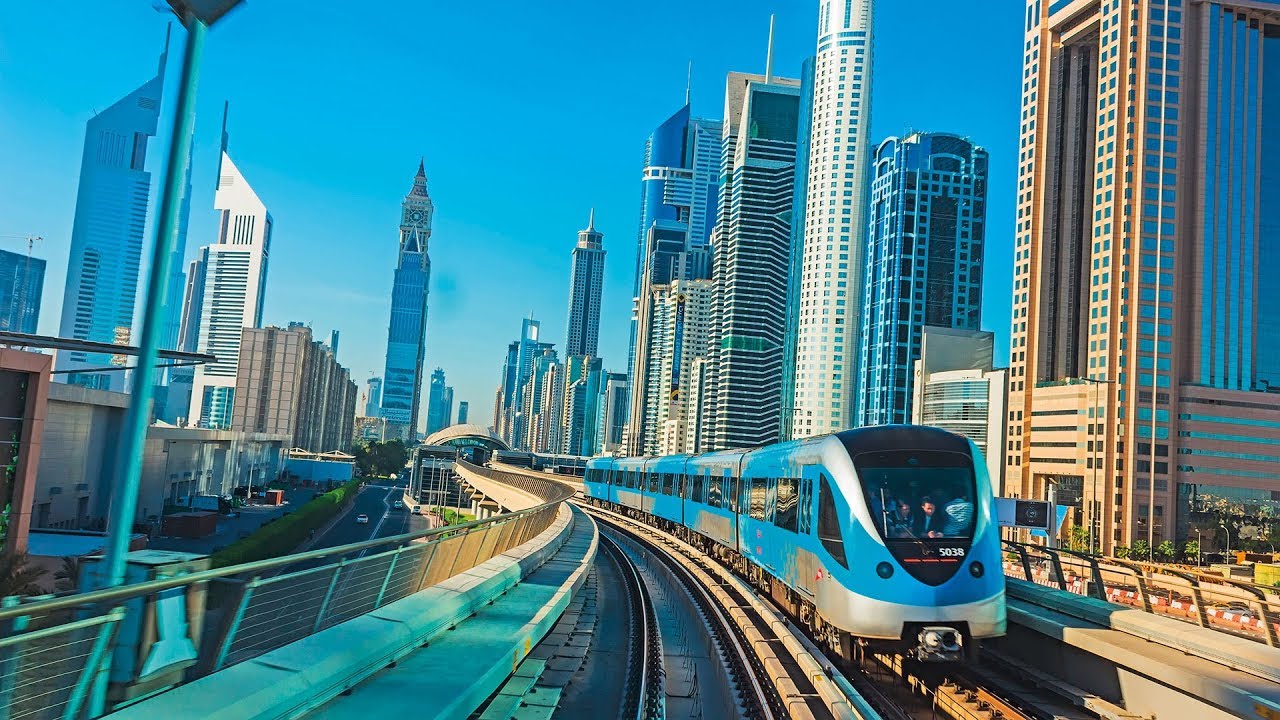 How to Use Public Transport to Get Around Dubai - Dubai Metro | The Vacation Builder