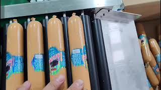LOM automatic round sausage horizontal labeling machine with auto feeder
