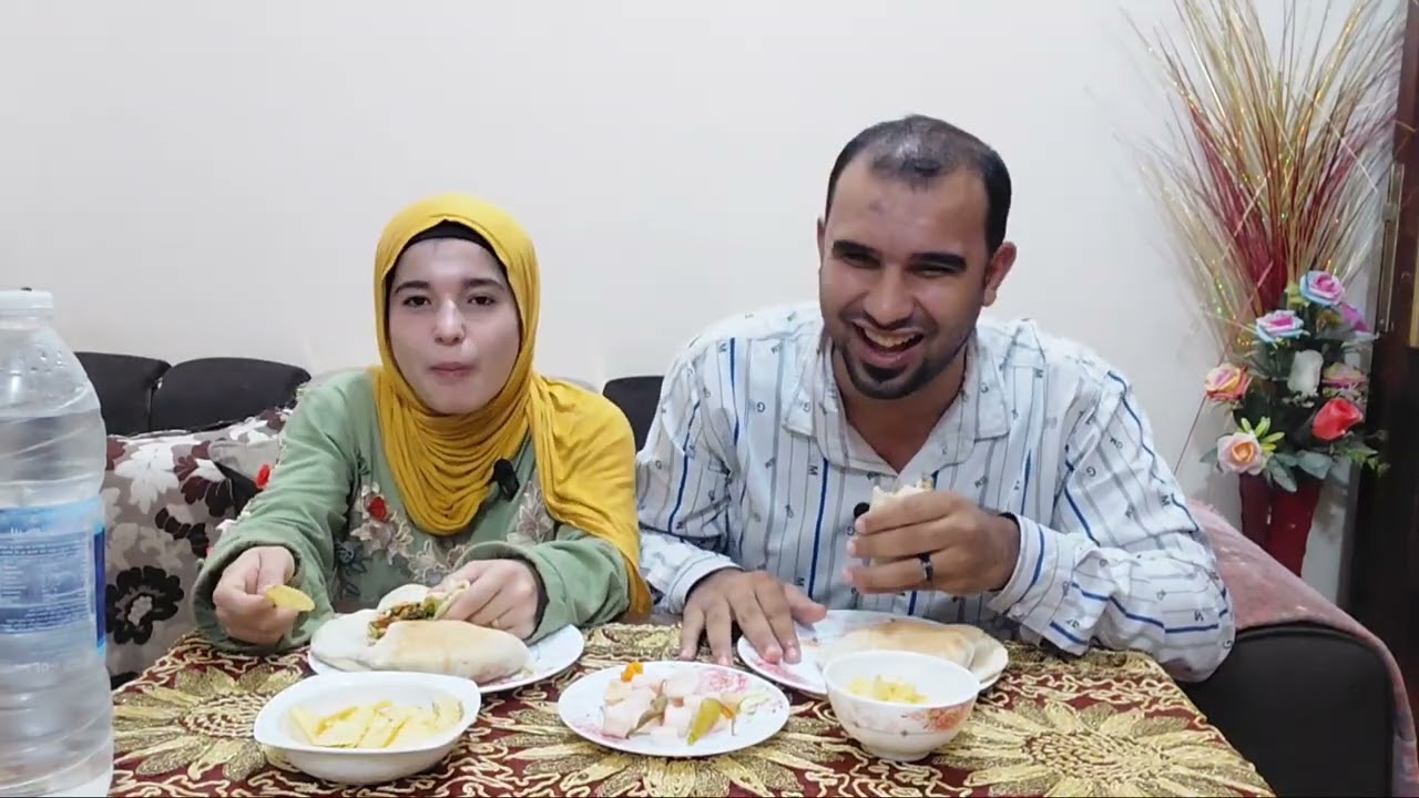 تحدي سندوتشات الفول والطعميه ما بين انا وام يوسف جامد جدا لاول مره على اليوتيوب تتوقعو مين يكسب