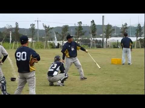 フライ練習するドラ３伏見捕手。オリックスバファローズ春季キャンプ2013