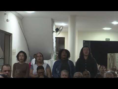 Louvor com os jovens.
