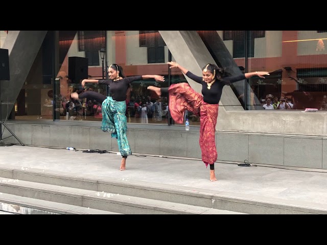 Viral Video - Iswarya & Shruthi Dance in Singapore class=