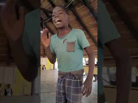 O garoto que está comover Angola.#viral #video - YouTube