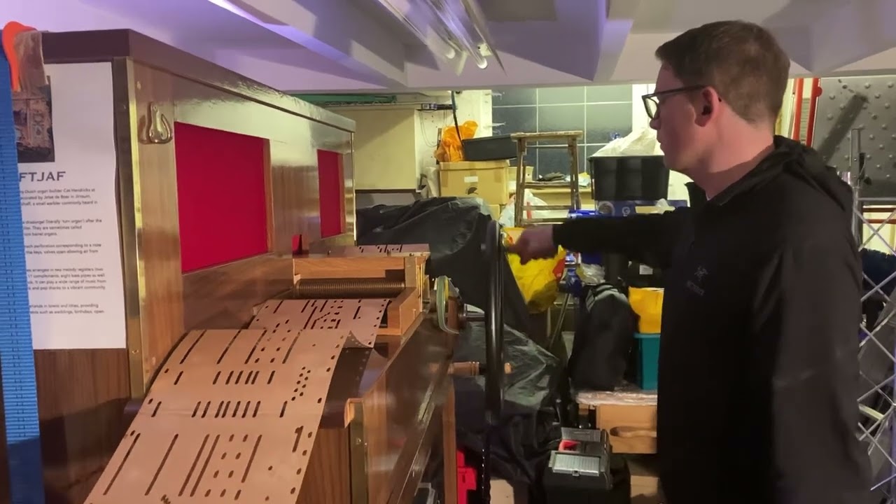 Draaiorgel De Tjiftjaf plays new book: When I Was A Boy