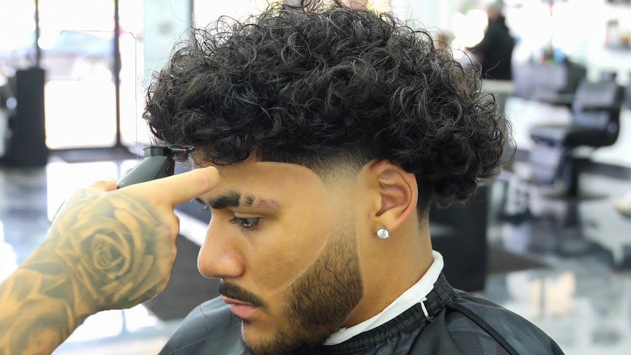 Мне было трудно подстричь кудрявые волосы. Вот как я это исправила.