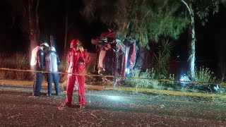 Hombre murió tras estrellar su automóvil contra una piedra y un árbol en Aguascalientes