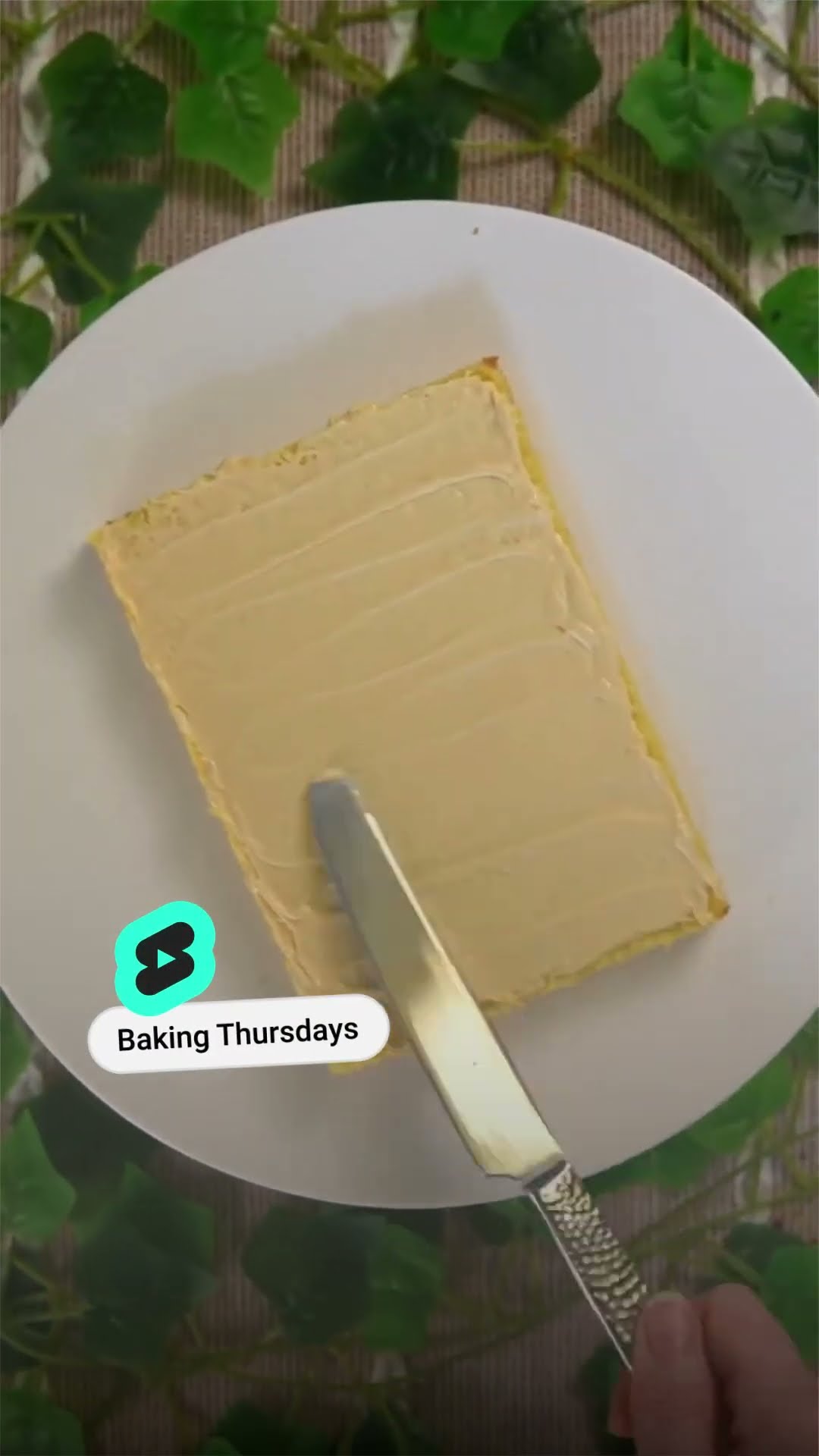you CAN have your youtube creator award and eat it too ?? @bakingthursdays #playbutton #onemillion