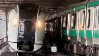 【E259系Ne013編成  "あつまれ、特急列車 大集合"撮影会に伴う東大宮送り込み回送】E259系ｸﾗNe013編成（旧塗装）が赤羽駅6番線を低速通過するシーン（回9755M）2023.10.10