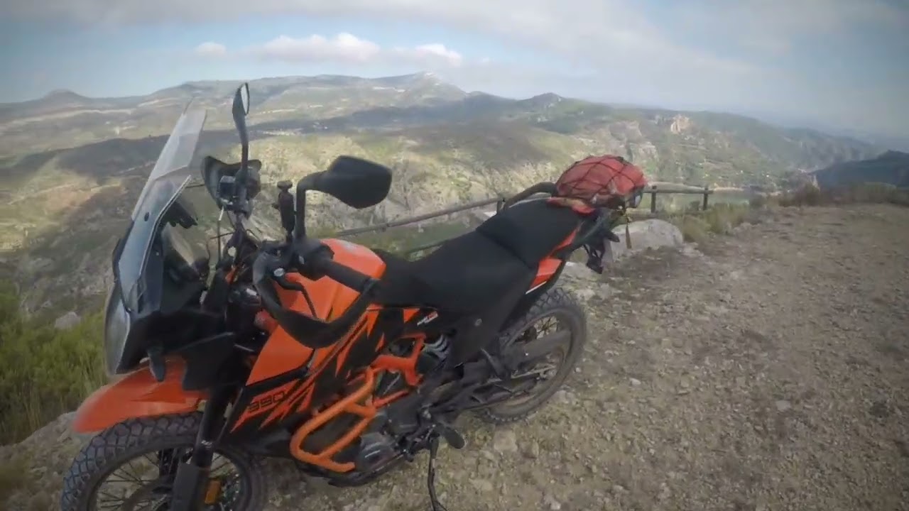 Marjana a Chera. moto trail