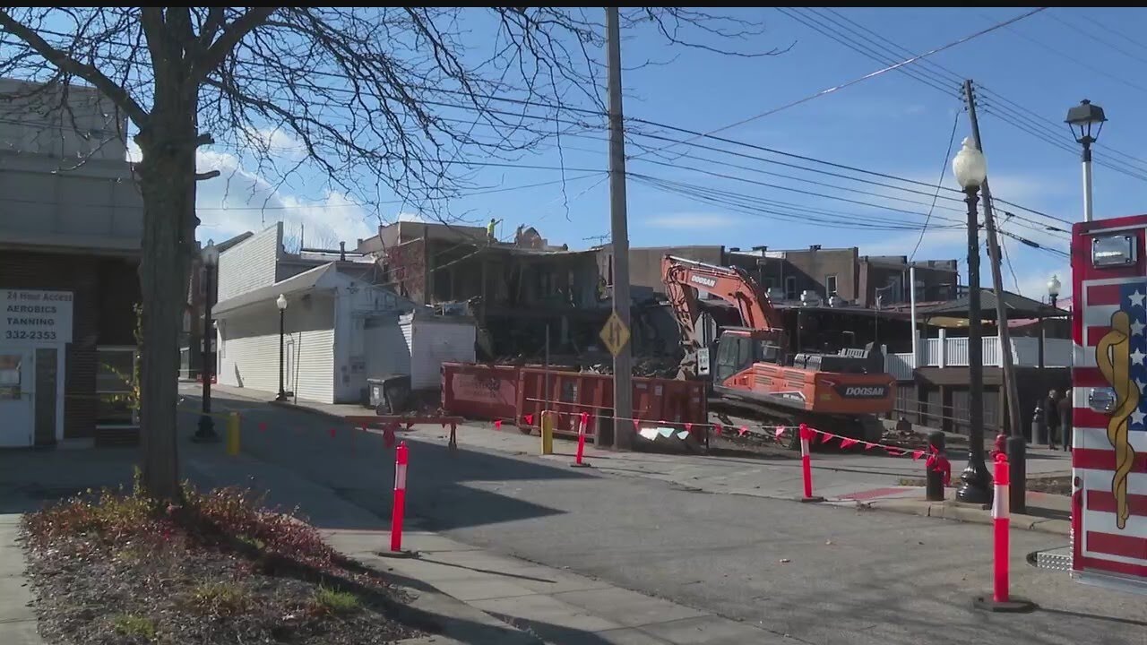 Nearby businesses closed after building collapses in downtown Salem ...