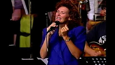 Behold The Lamb (Feat. Bev Turner) - He Is The King Lionel Petersen