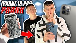 СЧУПИХ МУ ТЕЛЕФОНА И ГО ИЗНЕНАДАХ С IPHONE 12 PRO MAX!