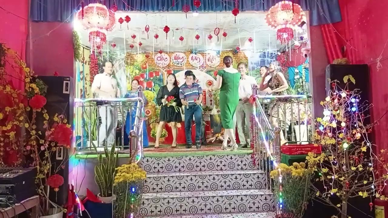 NGAY ANH RA ÐI, ANH 8 VA CHI DANH