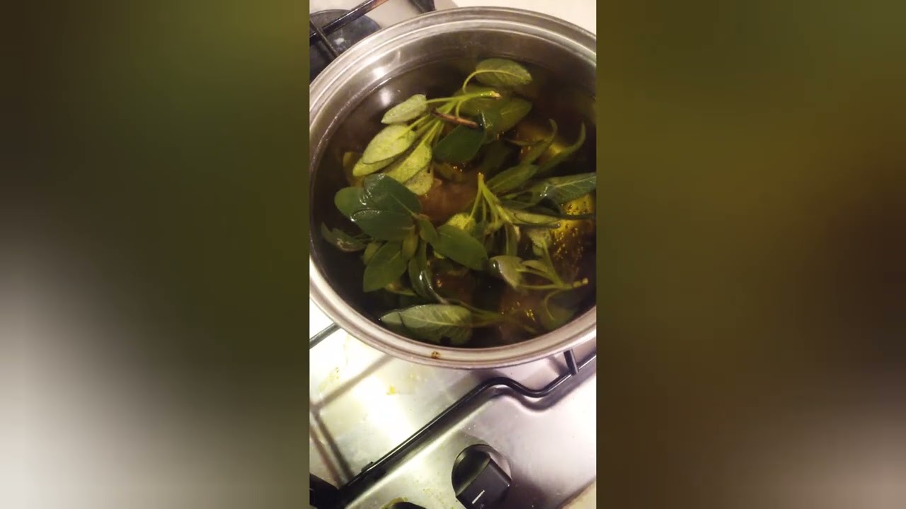 tisana: acqua, limone,salvia e zucchero da survival