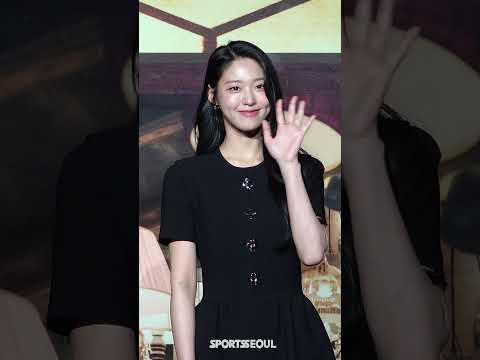 <strong>설현</strong>, 입간판 여신 다운 넘사벽 기럭지 #조명가게