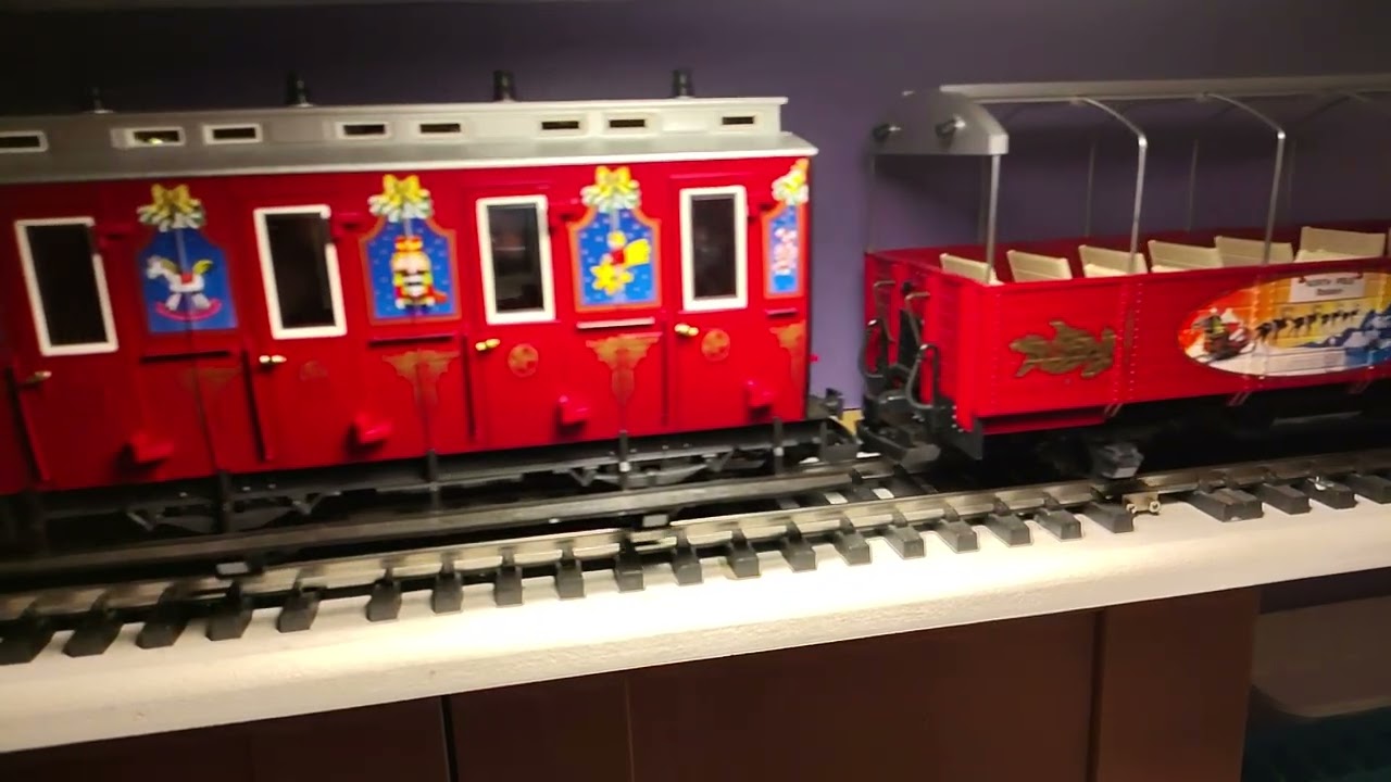 Slow motion 2025 LGB Christmas Train