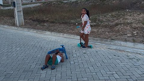 MARINA E LUCAS ANDAM DE PATINETES NO CONDOMÍNIO! Vlog sem cortes.