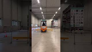 Download Lagu Balkoefening heftruck en reachtruck 3x SNELLER | Manoeuvreren brede lading | ✔ BLOM opleidingen MP3