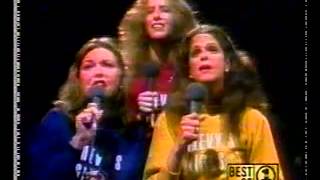 SNL - Gilda Radner, Jane Curtin sing 