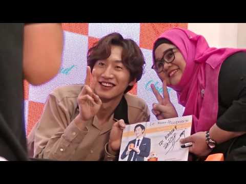 signing-autograph,-camera-a,-lee-kwang-soo-&-guerisson,-pavilion-2017