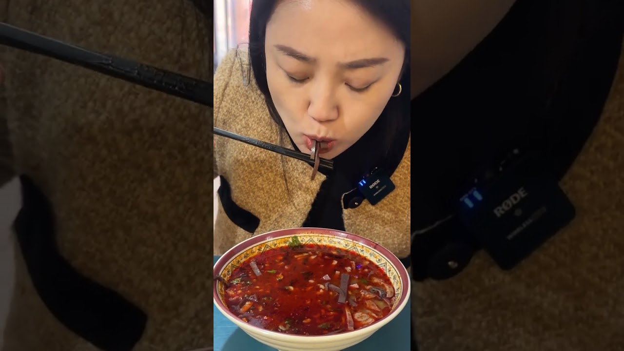 第十一集｜山西一千种面食——金丝烙饼，兴县的羊杂和金丝烙饼永远在一起，绝配，压头肉你就吃吧，一吃一个不吱声#山西 #山西面食 #烙饼 #这一口香迷糊了#我的乡村生活