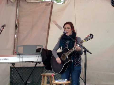 Mackenzie Pearce sings Dylan's "Times They Are Cha...