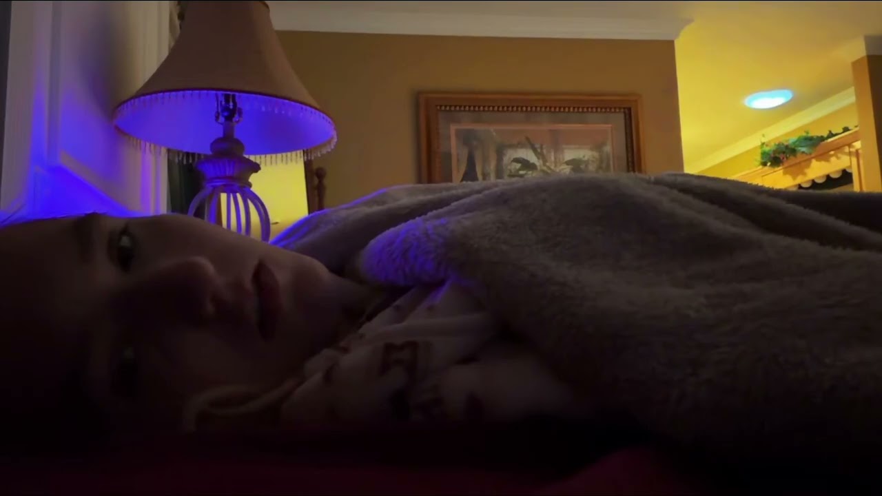 Повседневные дела❤ Лежу и слушаю музыку 😍🥰 Красивая девушка