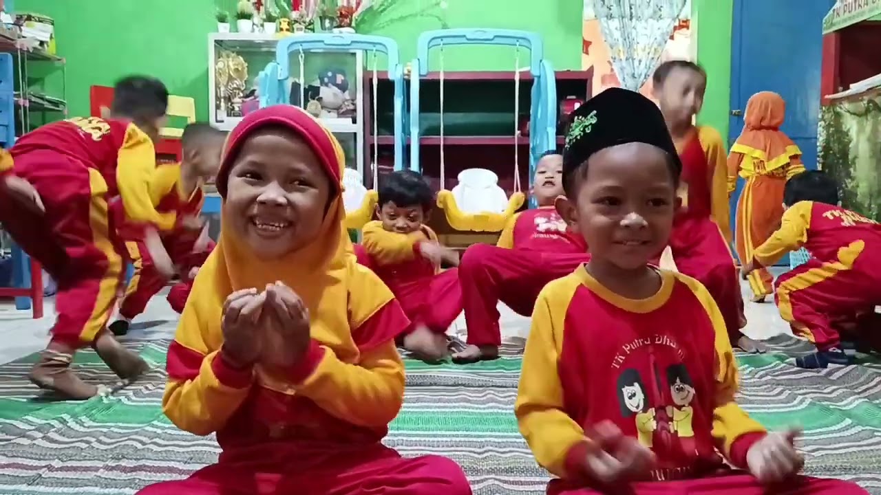 MAS AZRIEL DAN MBA YOLA BERBAGI DI TK PUTRA DHARMA DESA SINUNGREJO 